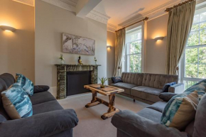 Luxury flat next to town centre Long-stay discount